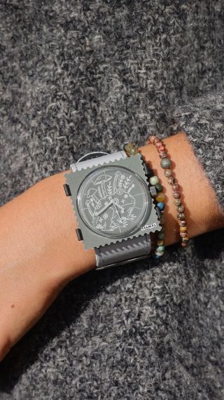 Deštivé dny? Nevadí. Stačí jeden pohled na vaše S.T.A.M.P.S. a den je hned hezčí. 💛 Ciferníček: Froggy Řemínek:...