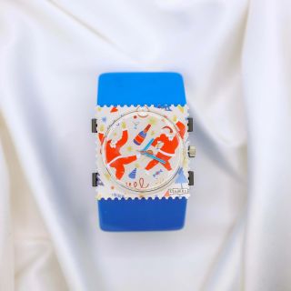 Tip na dárek pro někoho, kdo miluje design? ✨ Hodinky STAMPS měníte podle nálady — a to je na Vánocích prostě nejlepší. 🌟...