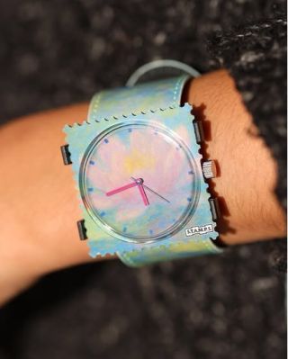 Můj tip letos? Hodinky STAMPS… a pro ultra sladění vezměte i tašku FLO se stejným motivem. 👜🕒 Perfektní dárek pro každou...